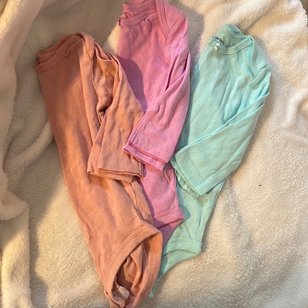 3 carters onesies 6 mo